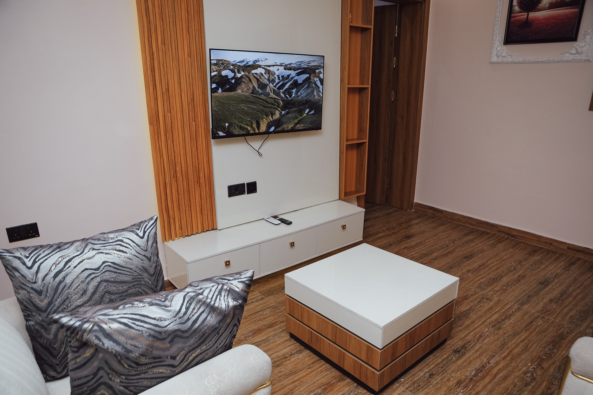 201 Horizon Suites Living Room