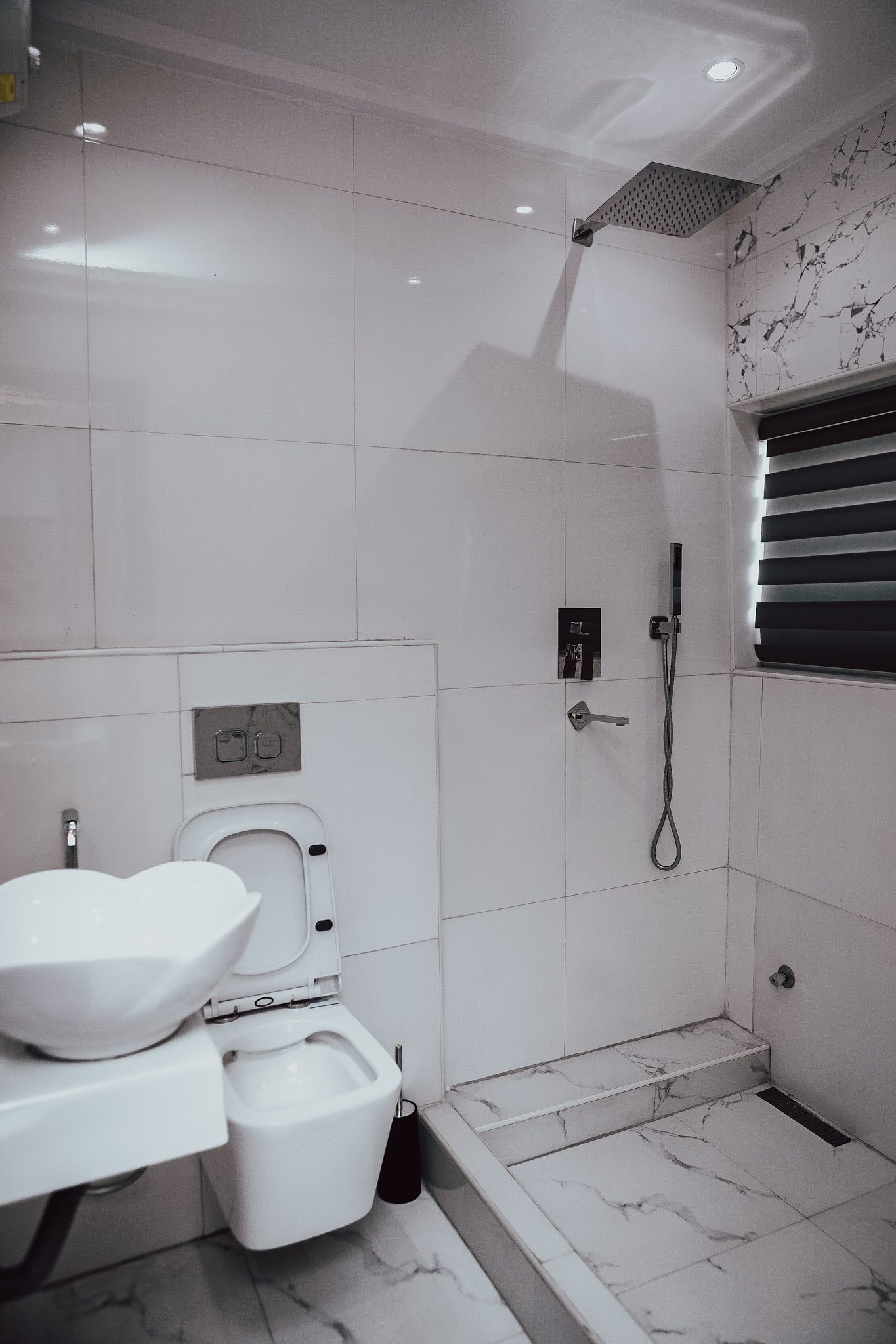 201 Horizon Suites Bathroom
