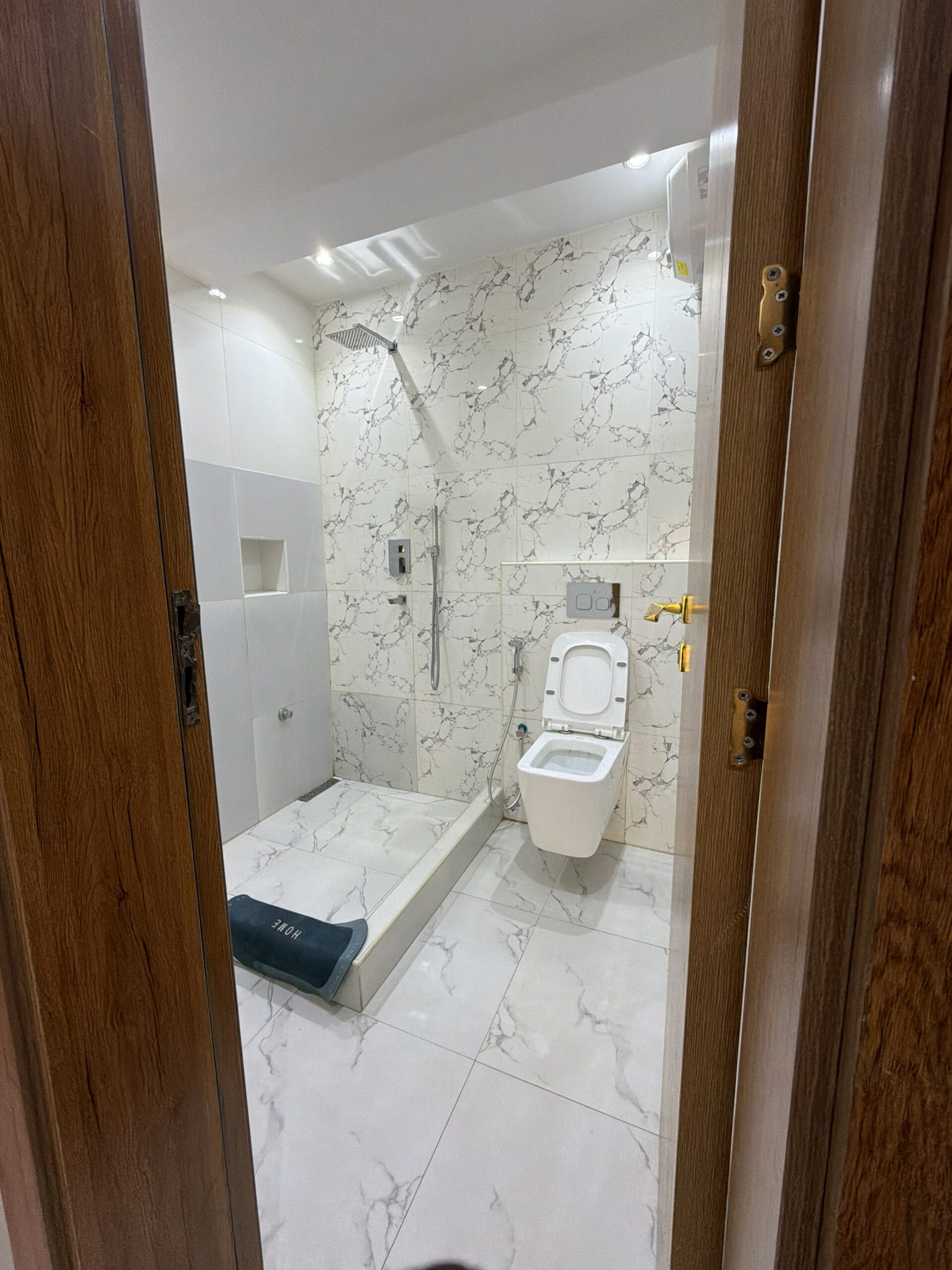 202 Skyline Suites Bathroom
